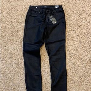 Black snake like skinny jean.